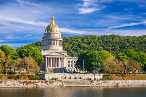 Charleston, Capital Of West Virginia .